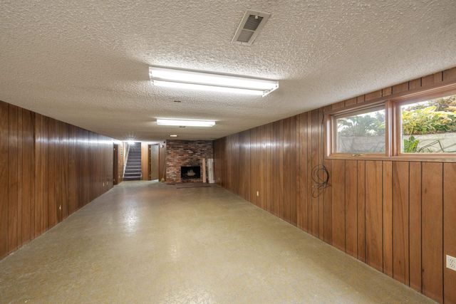 221 W Rainier Way, Spokane, WA 99208