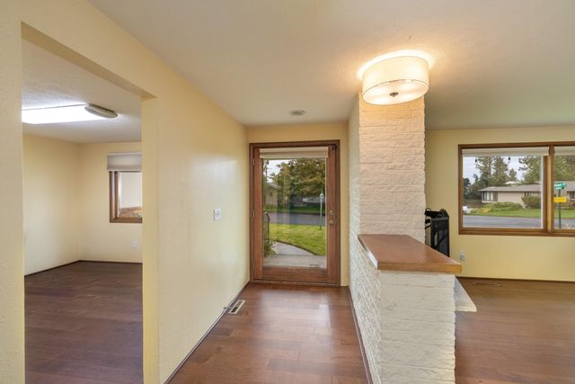 221 W Rainier Way, Spokane, WA 99208