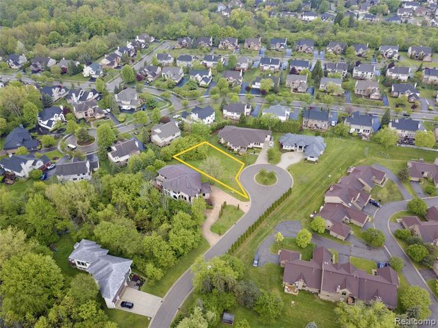 5057 Karachi Street, West Bloomfield, MI 48322
