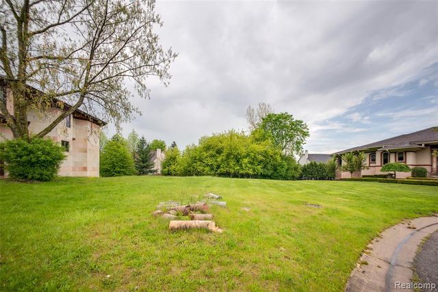 5057 Karachi Street, West Bloomfield, MI 48322