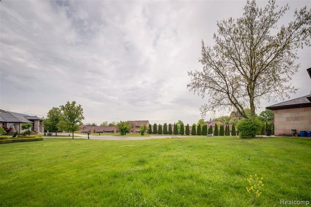 5057 Karachi Street, West Bloomfield, MI 48322