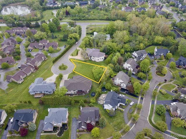 5057 Karachi Street, West Bloomfield, MI 48322