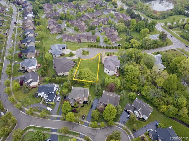 5057 Karachi Street, West Bloomfield, MI 48322