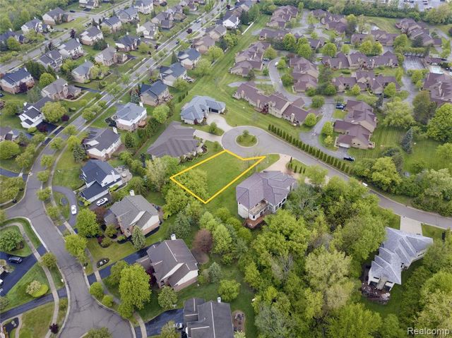 5057 Karachi Street, West Bloomfield, MI 48322