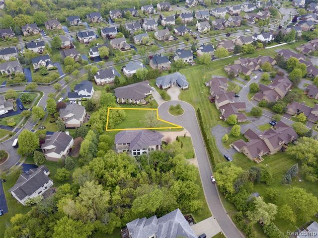5057 Karachi Street, West Bloomfield, MI 48322