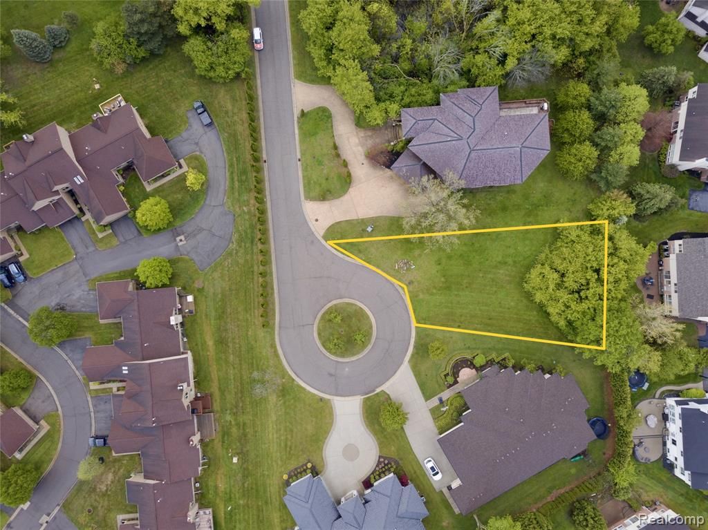 5057 Karachi Street, West Bloomfield, MI 48322