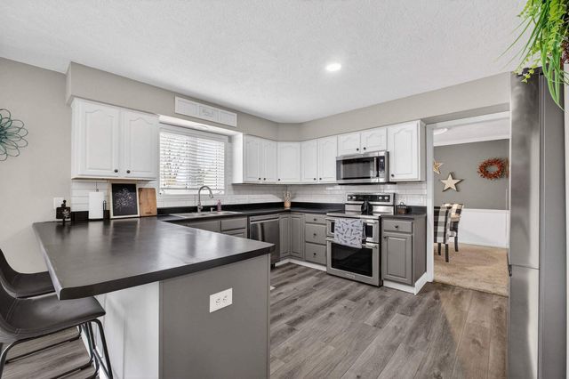 704 S 8th Street, Eldridge, IA 52748