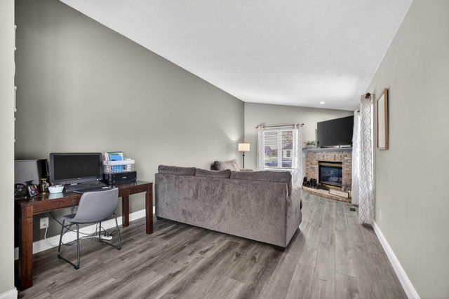 704 S 8th Street, Eldridge, IA 52748