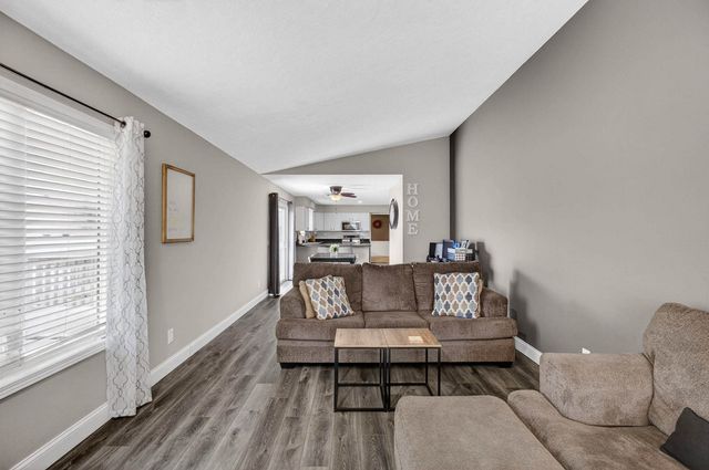 704 S 8th Street, Eldridge, IA 52748