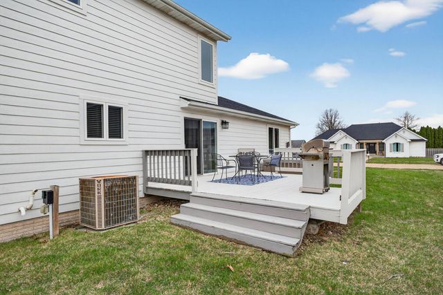 704 S 8th Street, Eldridge, IA 52748