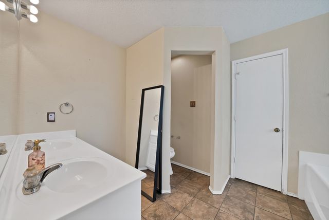 1631 Mt Zion Drive, Arlington, TX 76018