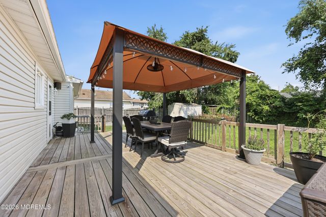 1209 Pacific Avenue, Beachwood, NJ 08722