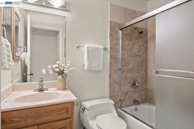 32510 Lake Temescal Ln, Fremont, CA 94555
