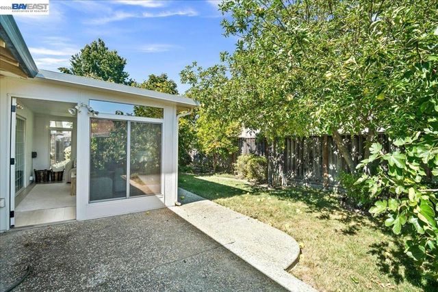 32510 Lake Temescal Ln, Fremont, CA 94555