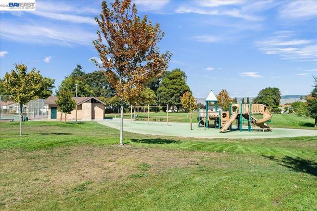 32510 Lake Temescal Ln, Fremont, CA 94555