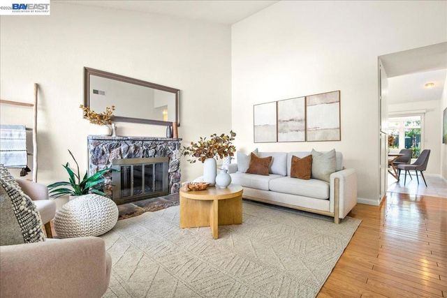 32510 Lake Temescal Ln, Fremont, CA 94555