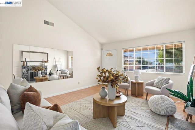 32510 Lake Temescal Ln, Fremont, CA 94555