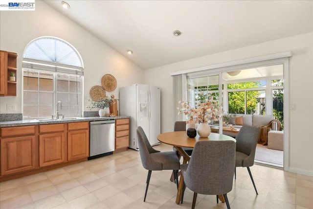 32510 Lake Temescal Ln, Fremont, CA 94555