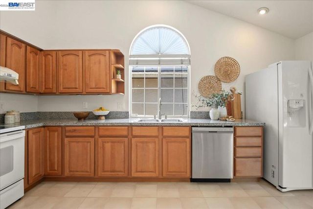 32510 Lake Temescal Ln, Fremont, CA 94555