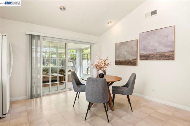 32510 Lake Temescal Ln, Fremont, CA 94555
