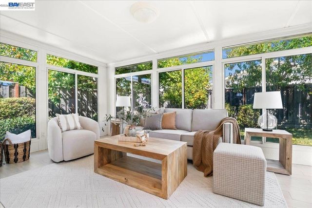 32510 Lake Temescal Ln, Fremont, CA 94555