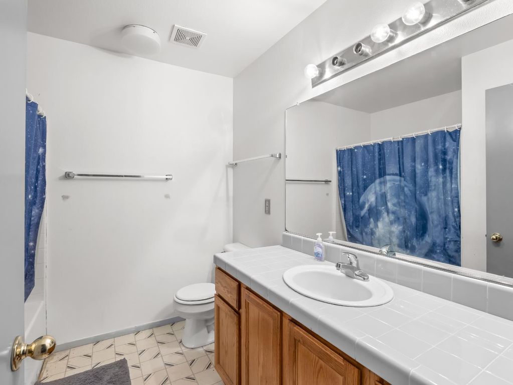 Image 21 of property listing at 4217 N Carnegie Avenue, Fresno, CA 93722