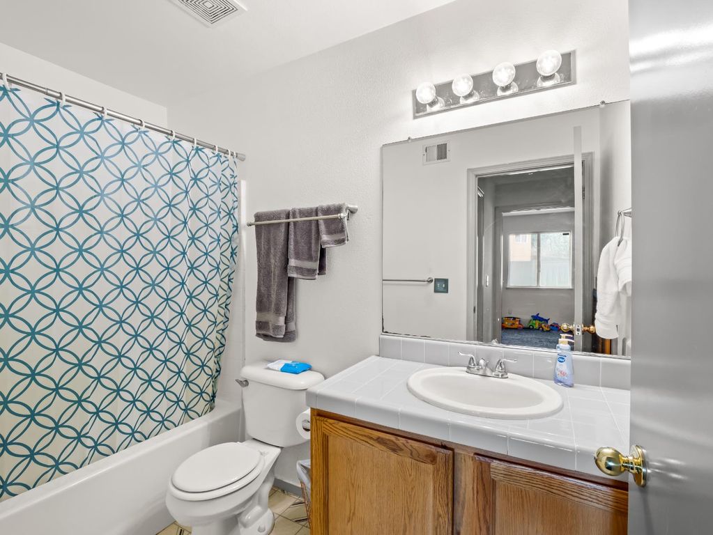 Image 27 of property listing at 4217 N Carnegie Avenue, Fresno, CA 93722