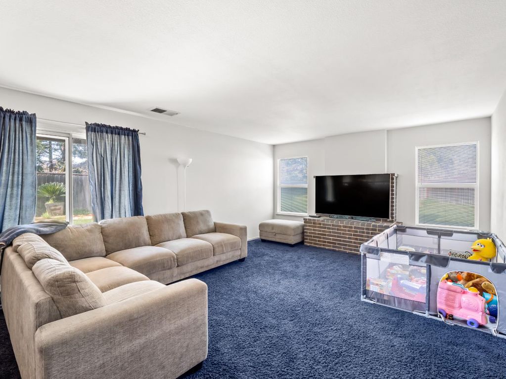 Image 29 of property listing at 4217 N Carnegie Avenue, Fresno, CA 93722