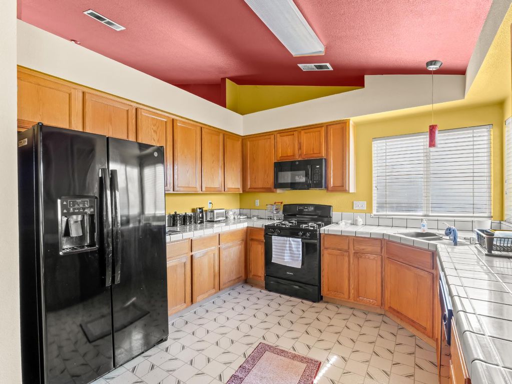 Image 32 of property listing at 4217 N Carnegie Avenue, Fresno, CA 93722