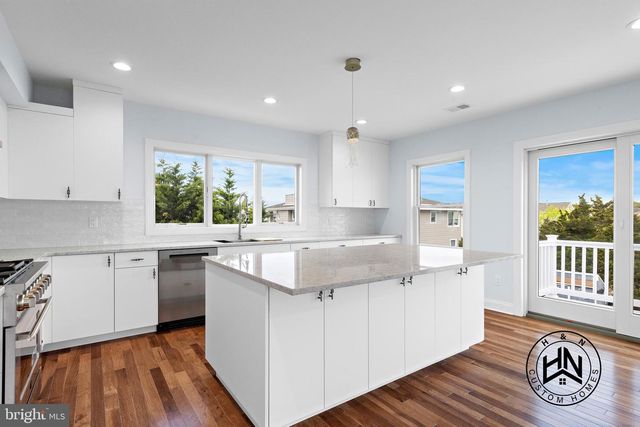 24 W MEARS AVE, Long Beach Township, NJ 08008