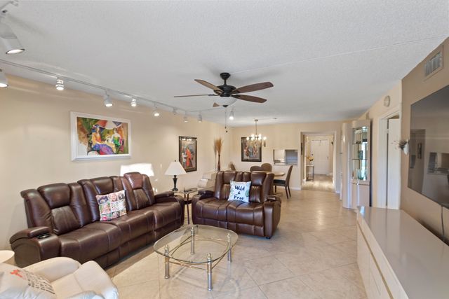 10155 Mangrove Drive 105, Boynton Beach, FL 33437