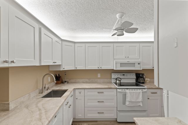 10155 Mangrove Drive 105, Boynton Beach, FL 33437