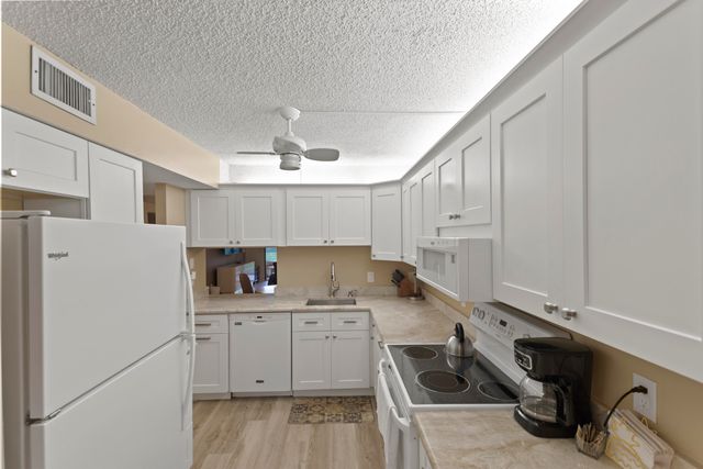 10155 Mangrove Drive 105, Boynton Beach, FL 33437