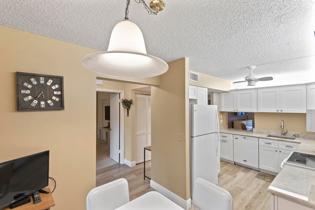 10155 Mangrove Drive 105, Boynton Beach, FL 33437