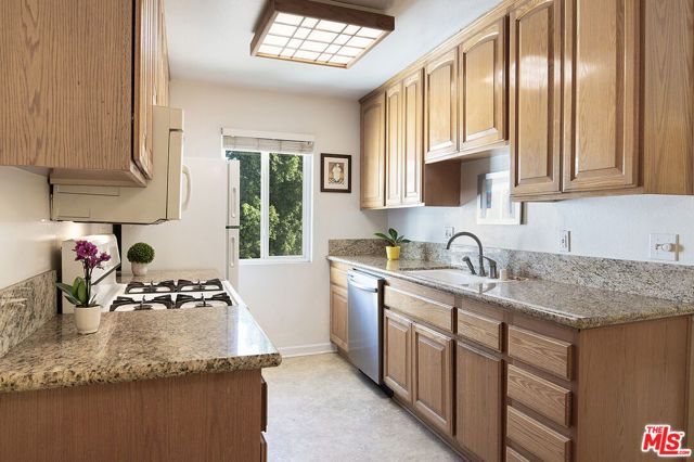 5252 Coldwater Canyon Avenue 214, Sherman Oaks, CA 91401