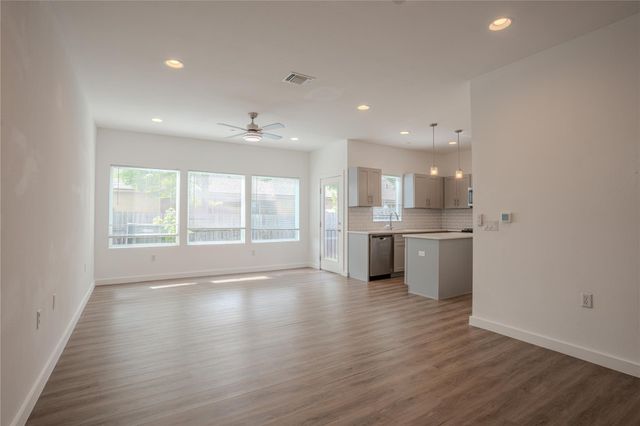 12500 Lamppost LN 16, Austin, TX 78727