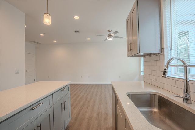 12500 Lamppost LN 16, Austin, TX 78727