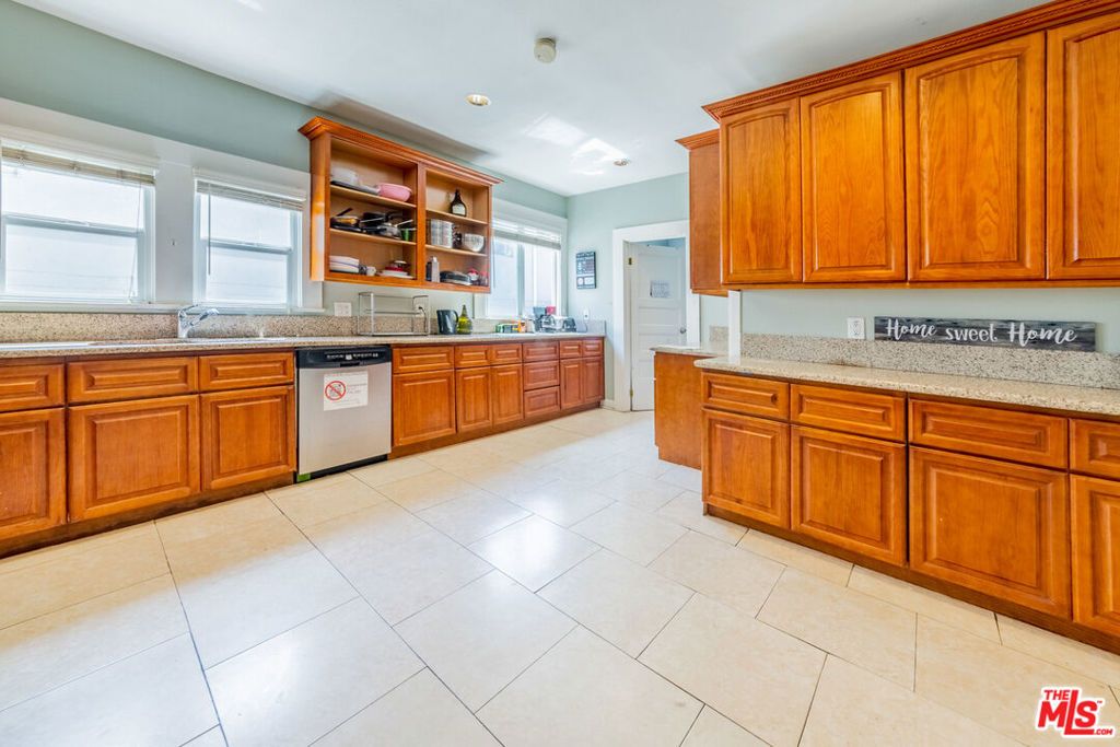 Image 10 of property listing at 107 S Rampart Boulevard, Los Angeles, CA 90057
