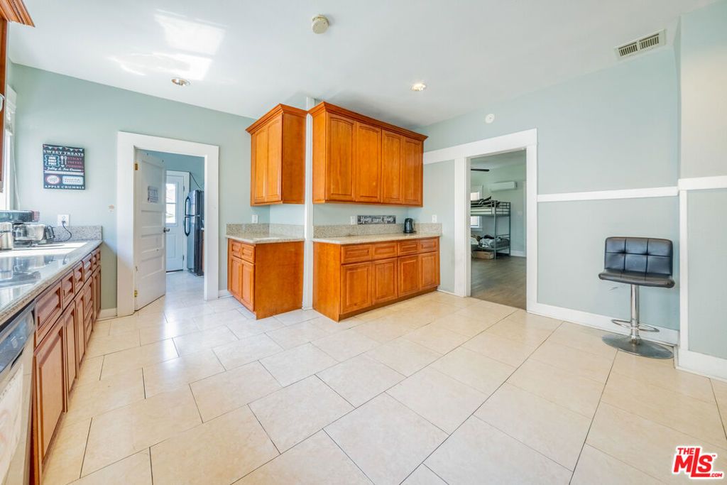 Image 12 of property listing at 107 S Rampart Boulevard, Los Angeles, CA 90057