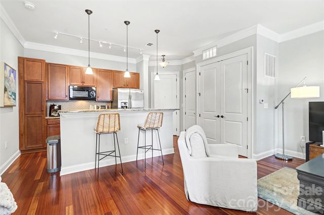 2810 Selwyn Avenue 114, Charlotte, NC 28209