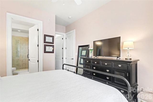 2810 Selwyn Avenue 114, Charlotte, NC 28209