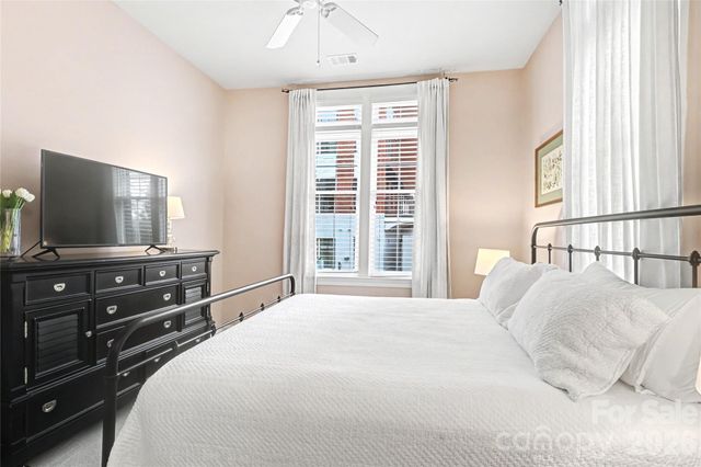 2810 Selwyn Avenue 114, Charlotte, NC 28209