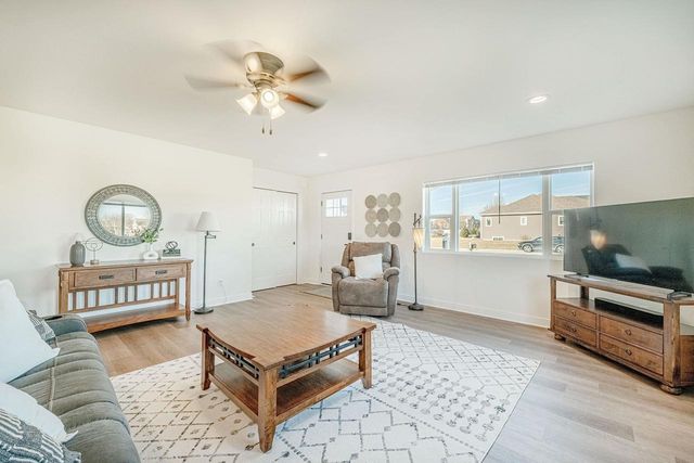 912 OREGON PARKS Avenue, Oregon, WI 53575