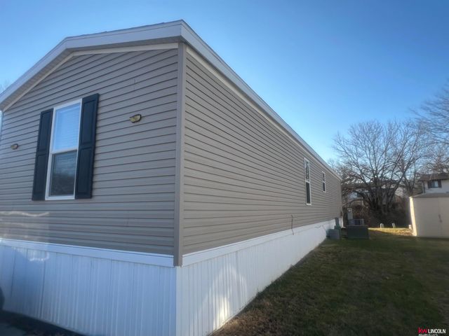 205 W Treehaven Drive, Lincoln, NE 68521