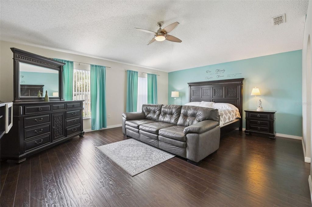 Image 13 of property listing at 670 BROWN BEAR COURT, St Cloud, FL 34772