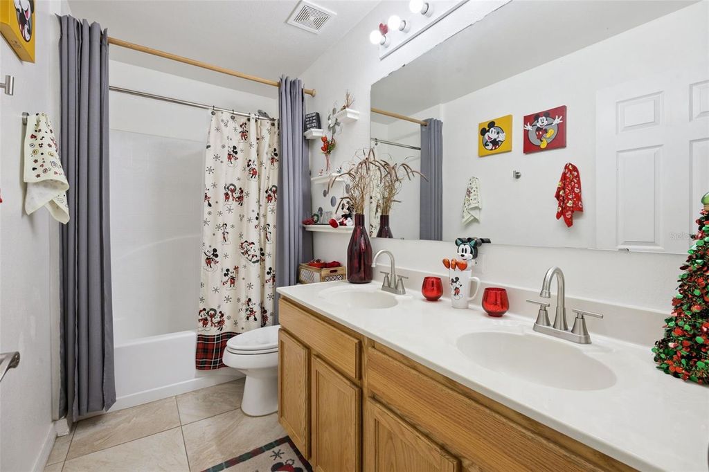 Image 19 of property listing at 670 BROWN BEAR COURT, St Cloud, FL 34772