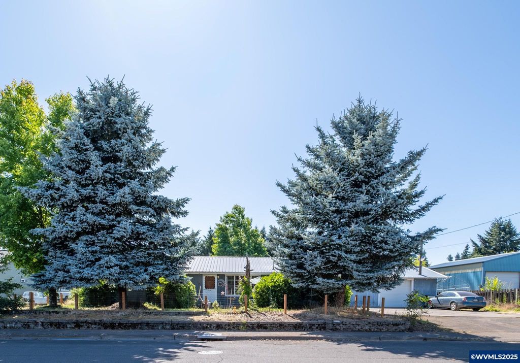 940 28th Av, Sweet Home, OR 97386
