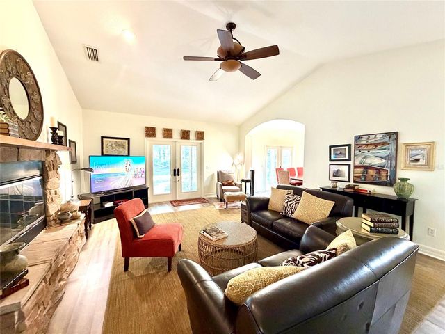 1043 SE COUNTY ROAD 21B, Melrose, FL 32666
