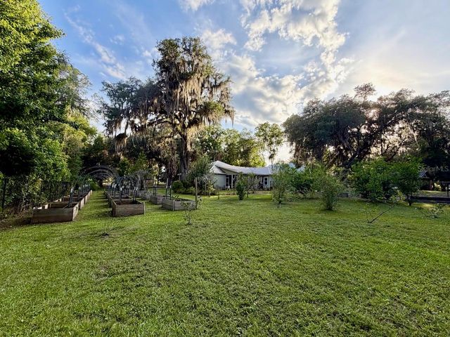 1043 SE COUNTY ROAD 21B, Melrose, FL 32666