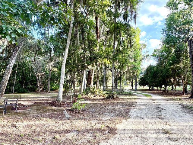 1043 SE COUNTY ROAD 21B, Melrose, FL 32666